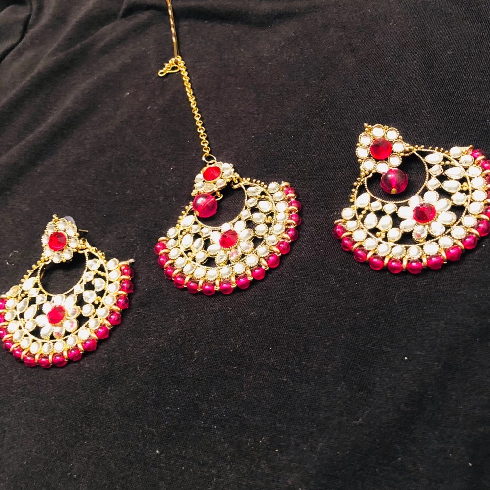 Jewelry earring and tikka set pink color
